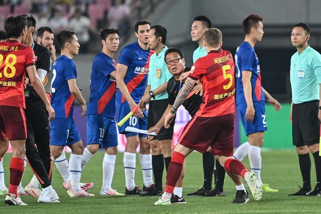 姆巴佩弟弟晒一家四口合照庆祝圣诞节